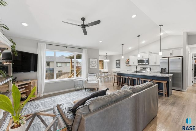 609 Legendary Dr Drive, Harrisburg, SD 57032