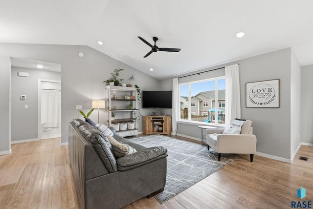 609 Legendary Dr Drive, Harrisburg, SD 57032