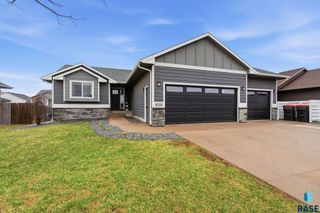 609 Legendary Dr Drive, Harrisburg, SD 57032