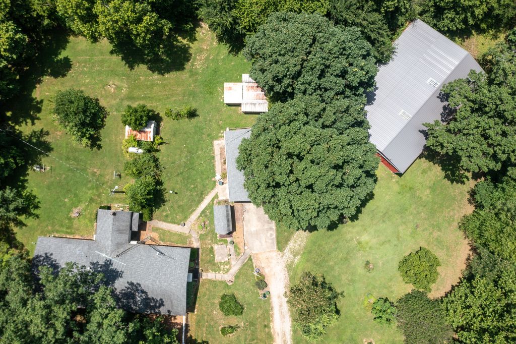 Image 1 of property listing at 19503 N Moonbeam Lane, Mt Vernon, IL 62864