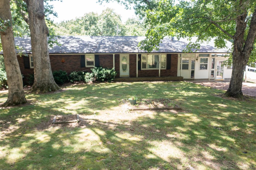 Image 16 of property listing at 19503 N Moonbeam Lane, Mt Vernon, IL 62864
