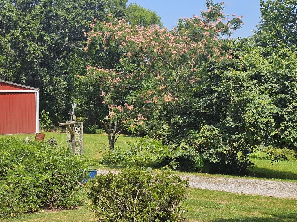 Image 18 of property listing at 19503 N Moonbeam Lane, Mt Vernon, IL 62864