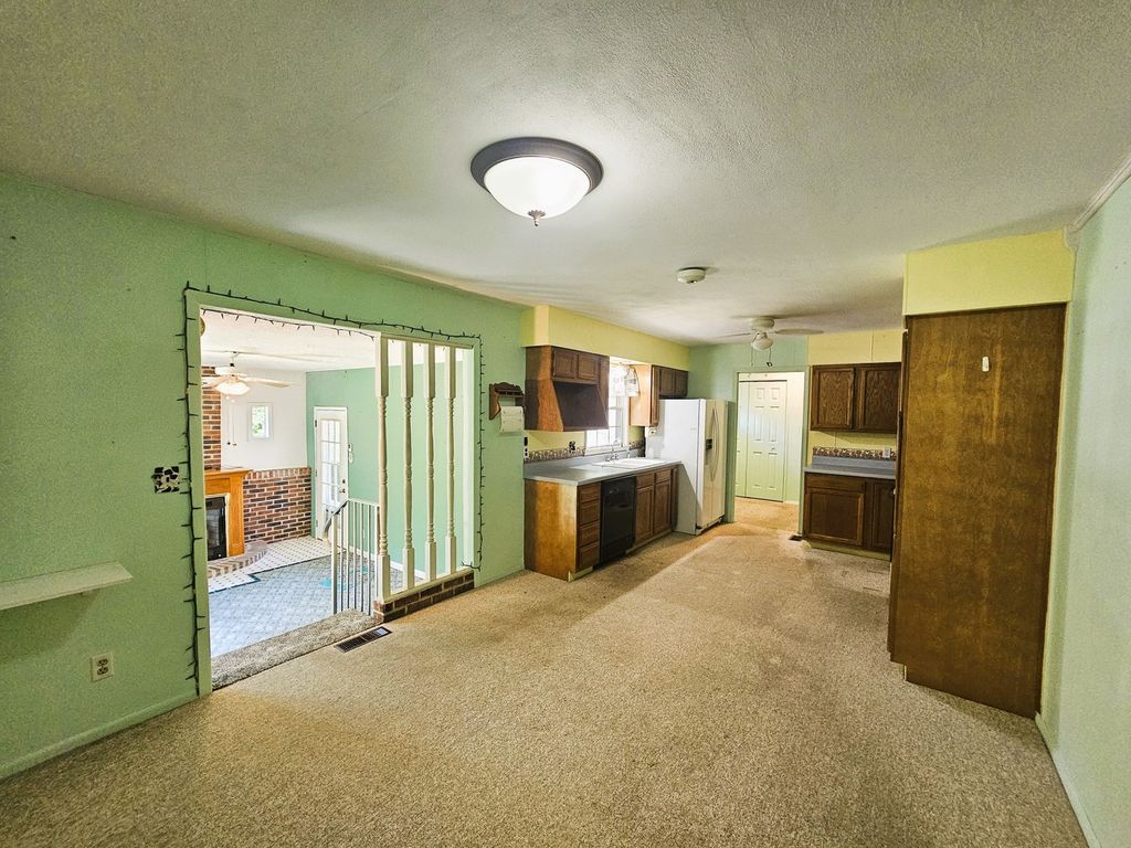 Image 24 of property listing at 19503 N Moonbeam Lane, Mt Vernon, IL 62864