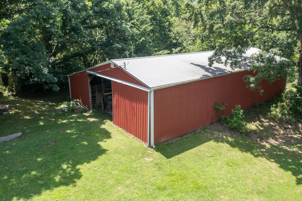 Image 4 of property listing at 19503 N Moonbeam Lane, Mt Vernon, IL 62864