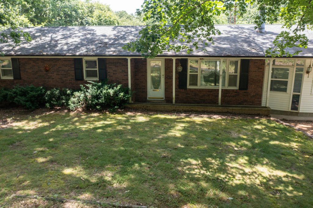 Image 9 of property listing at 19503 N Moonbeam Lane, Mt Vernon, IL 62864