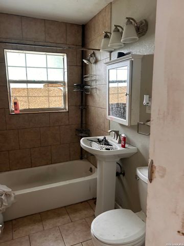 154 E Hutchins, San Antonio, TX 78221