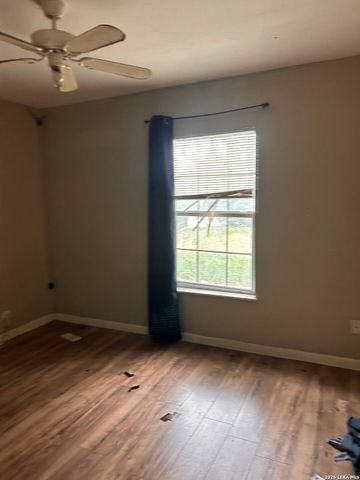 154 E Hutchins, San Antonio, TX 78221