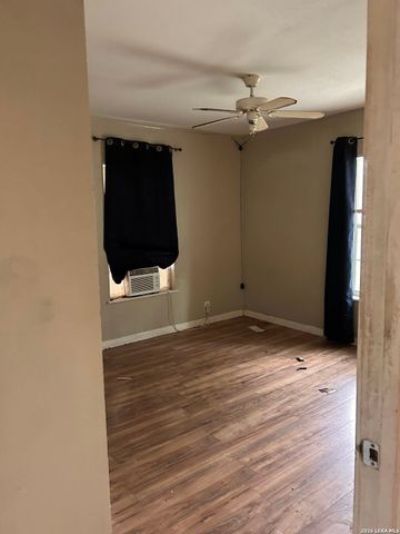 154 E Hutchins, San Antonio, TX 78221