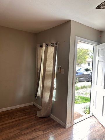 154 E Hutchins, San Antonio, TX 78221