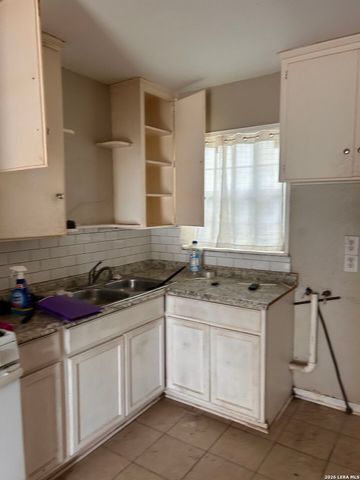 154 E Hutchins, San Antonio, TX 78221