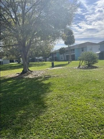 1775 6th Avenue 8, Vero Beach, FL 32960