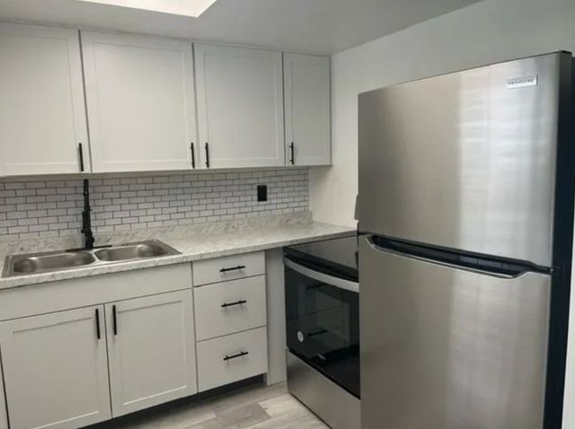 1775 6th Avenue 8, Vero Beach, FL 32960