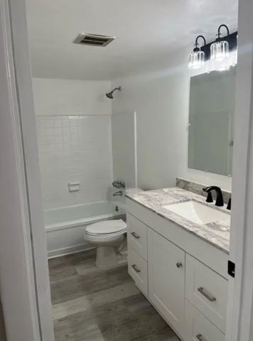1775 6th Avenue 8, Vero Beach, FL 32960