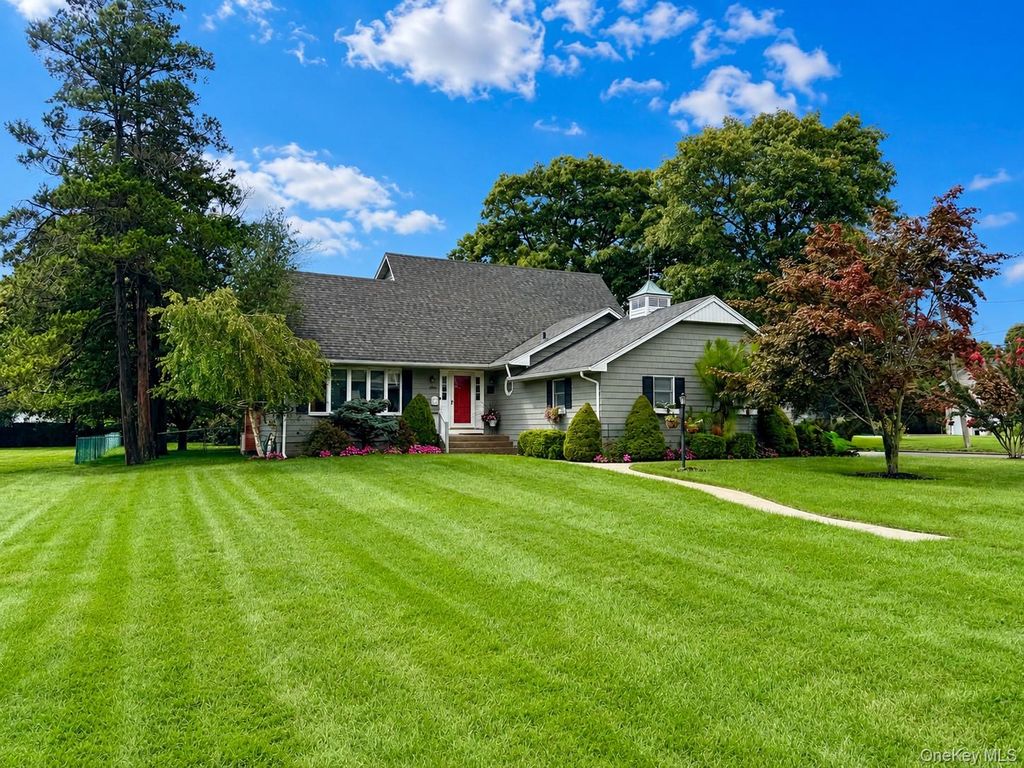 302 Maple Avenue, Patchogue, NY 11772 — exterior