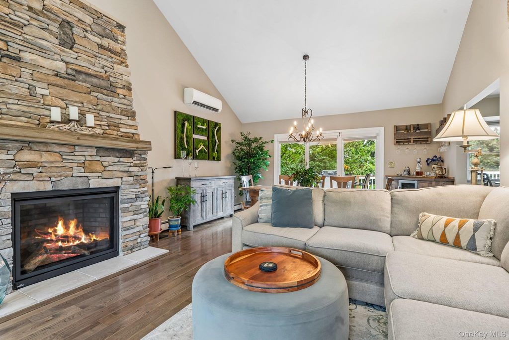 302 Maple Avenue, Patchogue, NY 11772 — photo 4