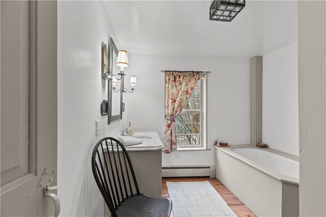 11 Cross Street, Newport, RI 02840