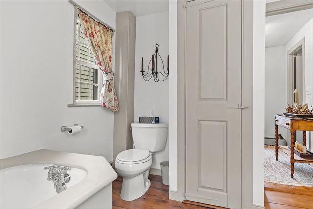 11 Cross Street, Newport, RI 02840