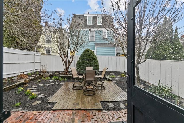 11 Cross Street, Newport, RI 02840