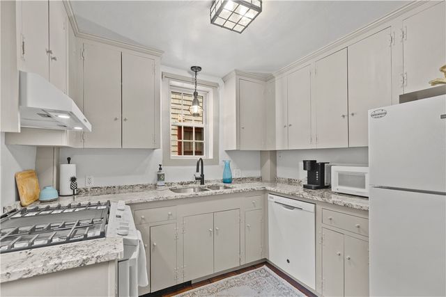 11 Cross Street, Newport, RI 02840
