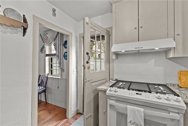 11 Cross Street, Newport, RI 02840