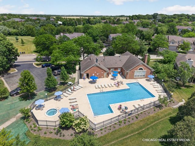 518 Palm Court, Crystal Lake, IL 60014