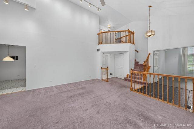 518 Palm Court, Crystal Lake, IL 60014