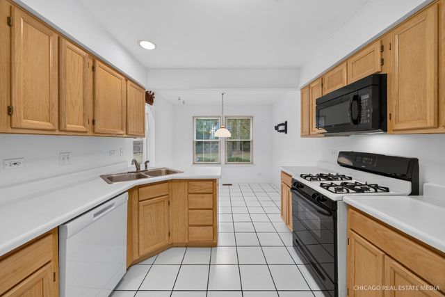 518 Palm Court, Crystal Lake, IL 60014