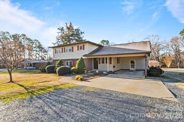 372 Holly Hills Drive, Troy, NC 27371