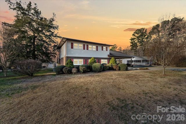 372 Holly Hills Drive, Troy, NC 27371