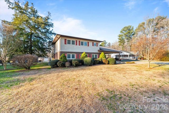 372 Holly Hills Drive, Troy, NC 27371