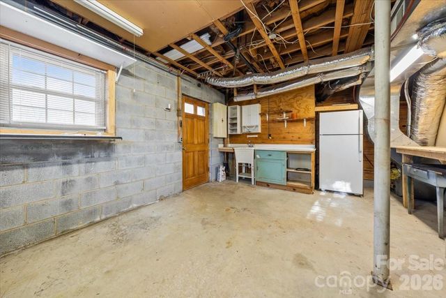 372 Holly Hills Drive, Troy, NC 27371