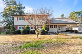 372 Holly Hills Drive, Troy, NC 27371