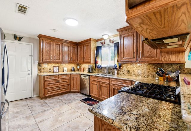 5424 Bramble Lane, Dickinson, TX 77539
