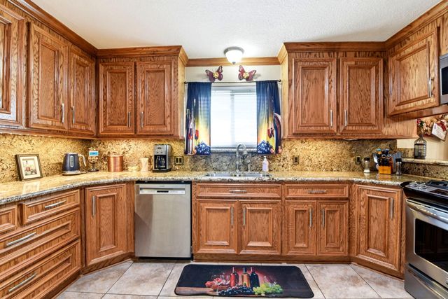 5424 Bramble Lane, Dickinson, TX 77539