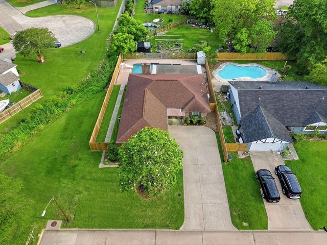 5424 Bramble Lane, Dickinson, TX 77539