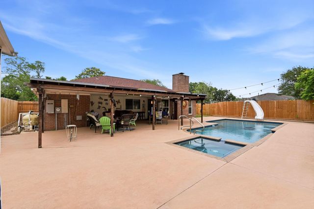 5424 Bramble Lane, Dickinson, TX 77539