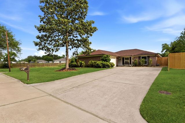 5424 Bramble Lane, Dickinson, TX 77539