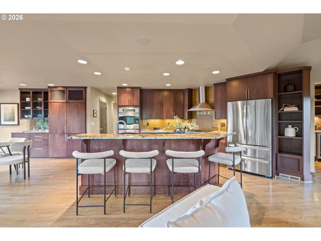 1592 VIEW LAKE Ct, Lake Oswego, OR 97034