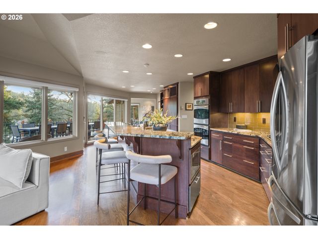 1592 VIEW LAKE Ct, Lake Oswego, OR 97034