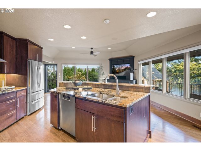 1592 VIEW LAKE Ct, Lake Oswego, OR 97034