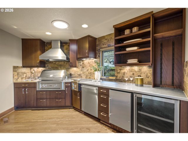 1592 VIEW LAKE Ct, Lake Oswego, OR 97034