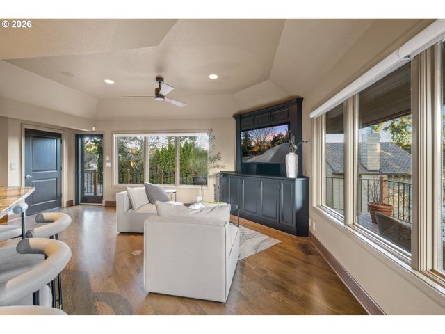 1592 VIEW LAKE Ct, Lake Oswego, OR 97034