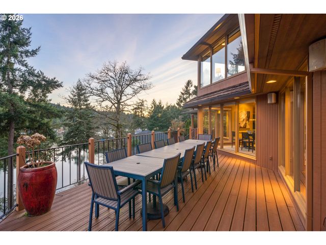 1592 VIEW LAKE Ct, Lake Oswego, OR 97034