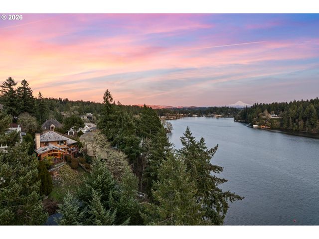 1592 VIEW LAKE Ct, Lake Oswego, OR 97034