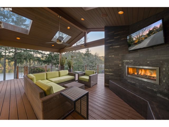 1592 VIEW LAKE Ct, Lake Oswego, OR 97034