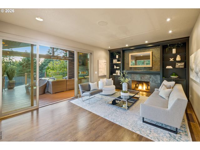 1592 VIEW LAKE Ct, Lake Oswego, OR 97034