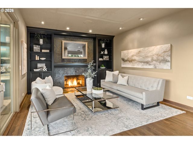 1592 VIEW LAKE Ct, Lake Oswego, OR 97034