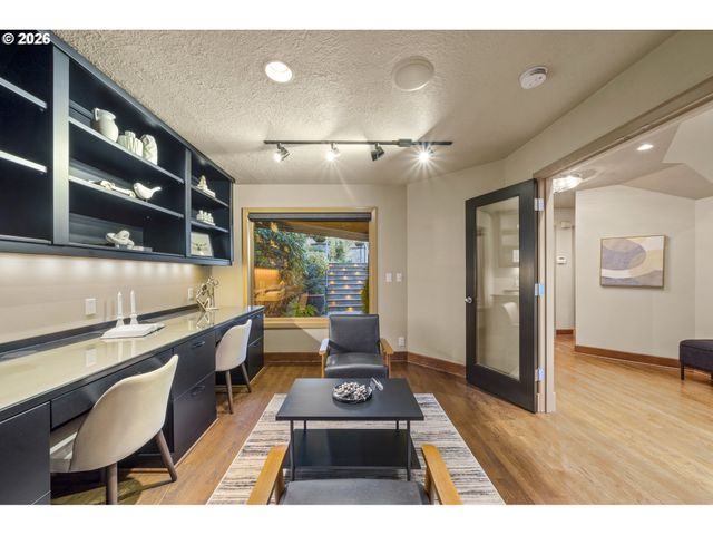 1592 VIEW LAKE Ct, Lake Oswego, OR 97034