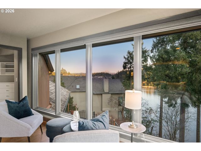 1592 VIEW LAKE Ct, Lake Oswego, OR 97034