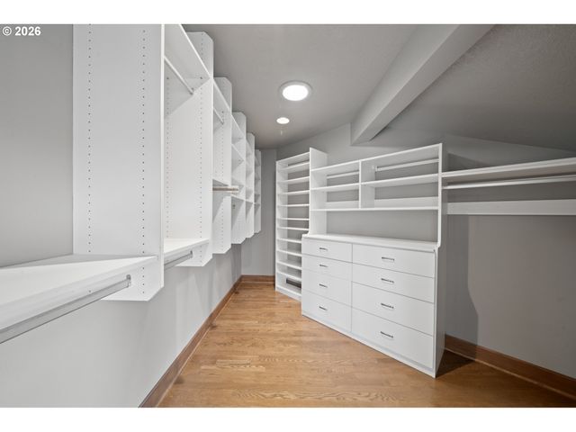 1592 VIEW LAKE Ct, Lake Oswego, OR 97034